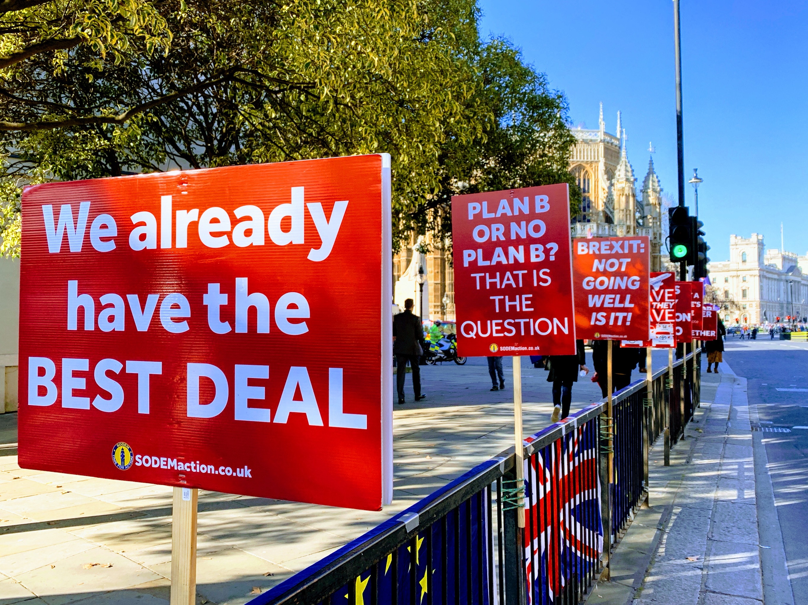 Fighting the EU referendum online: strategies, frames and successes